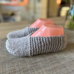 Hand knitted shortly socks